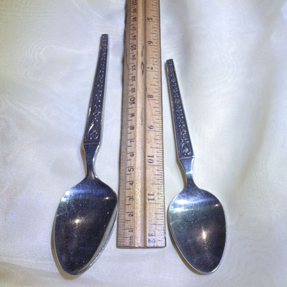 Stainless Steel Silver Dinner Spoon & Teaspoon Floral Handle Glossy Finish